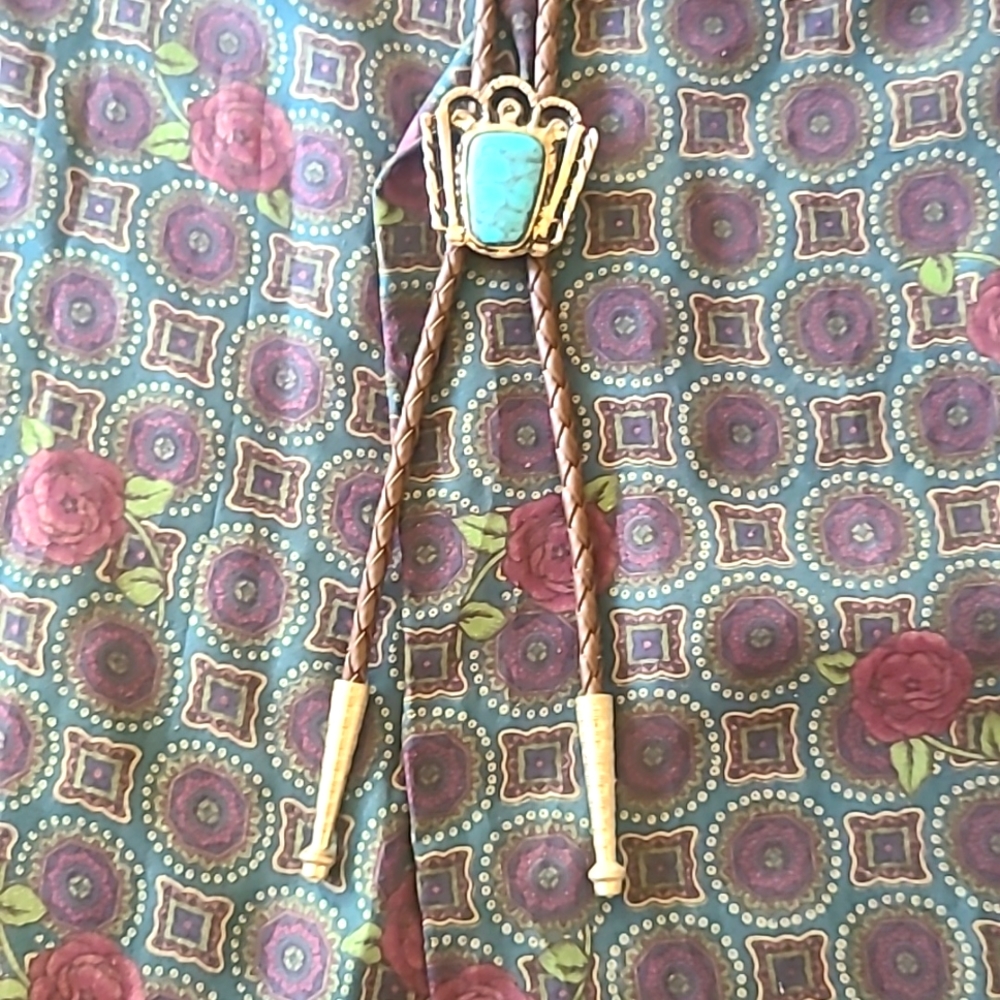 VINTAGE SILVER TONE LARIAT